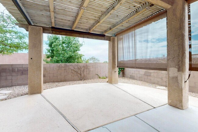 Building Photo - SE Rio Rancho 3 Bedroom  2 bath  2 car garage