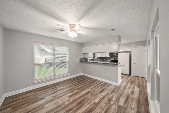 Building Photo - 17734 Seven Pines Dr