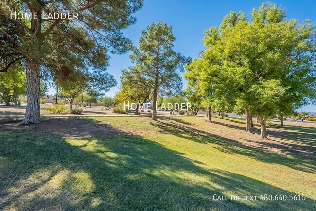 Building Photo - 745 N Hazelton Dr