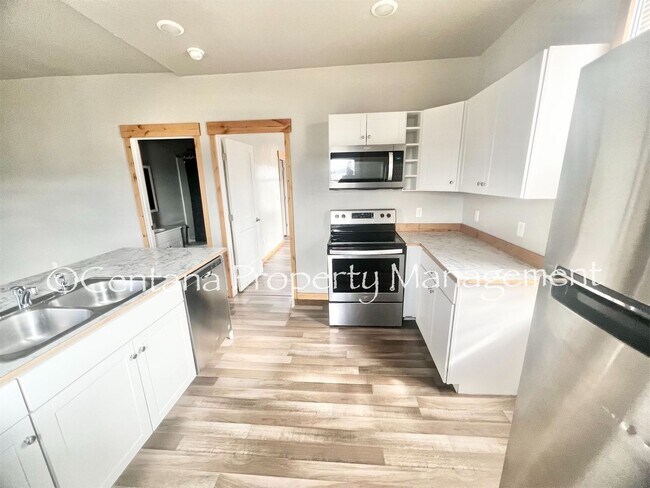 Building Photo - 600 S Montana St