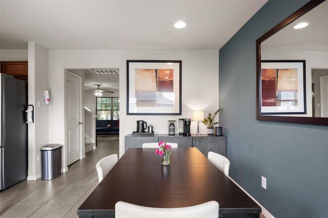 Building Photo - 369 S Brook Dr