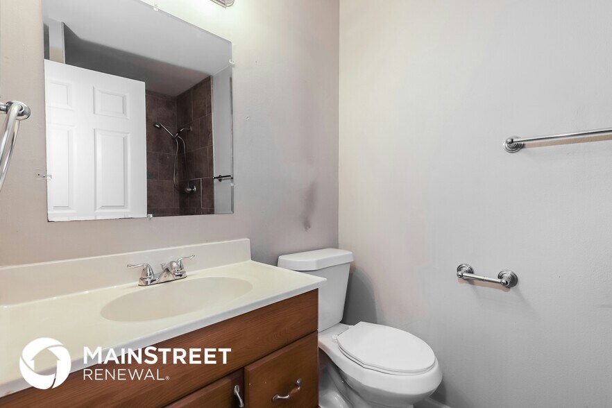 Building Photo - 1065 Kit Ct