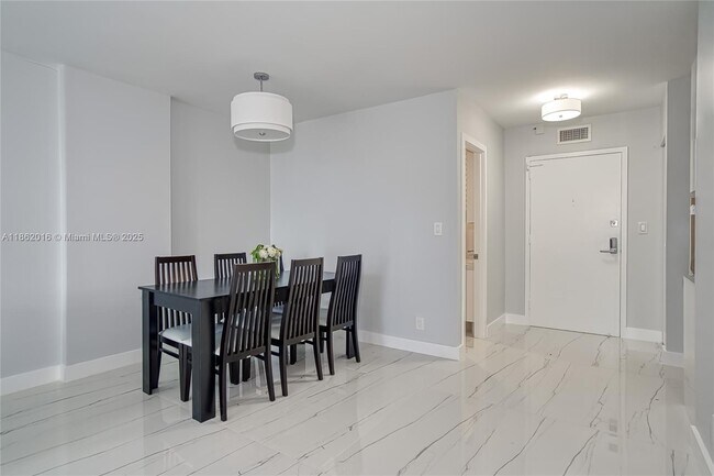 Building Photo - 3140 S Ocean Dr