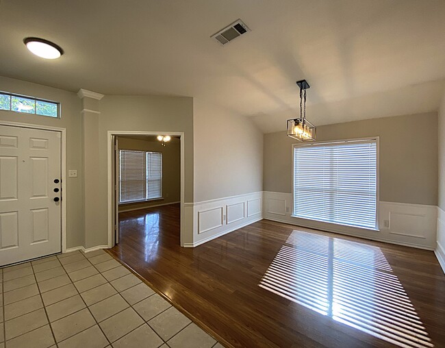 Building Photo - 102 Mission Dr