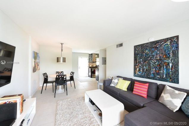 Building Photo - 1357 Collins Ave