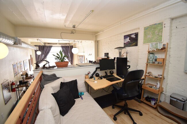 Building Photo - 163 W 200 S