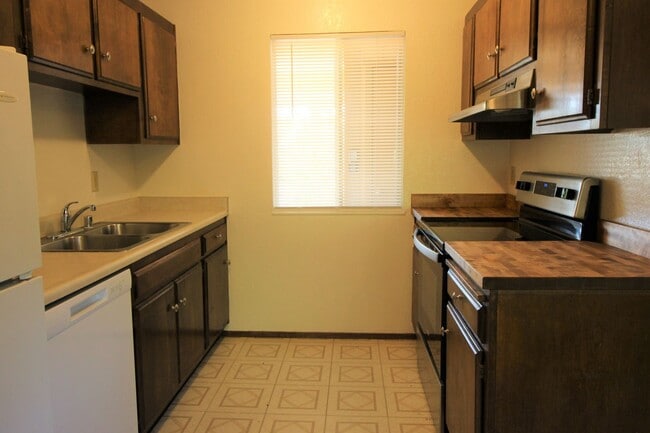 Building Photo - 1 Bedroom Apartment for Rent