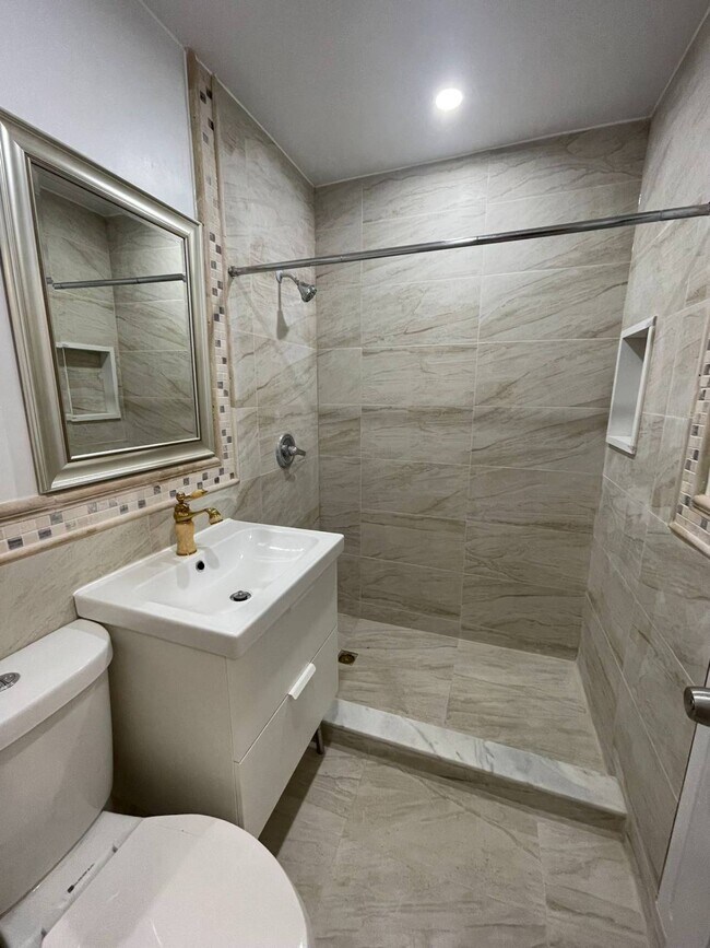 Building Photo - 108-52 63rd Dr