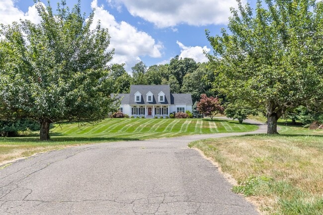 Building Photo - Charming Country Colonial on Cul-de-Sac, 4...