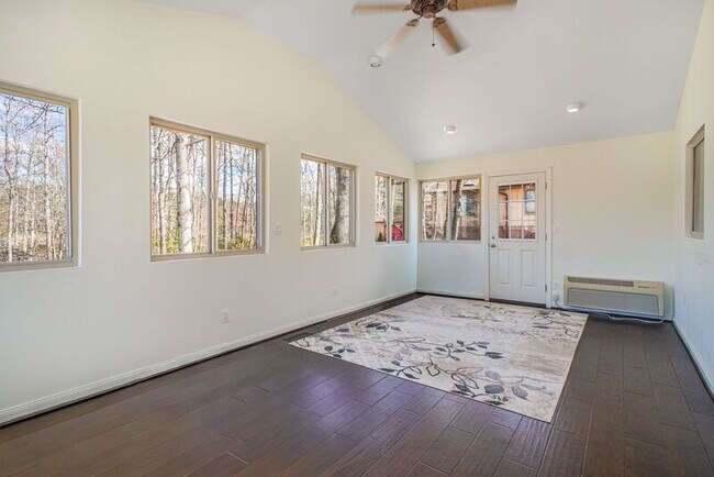 Building Photo - 306 Happy Creek Rd