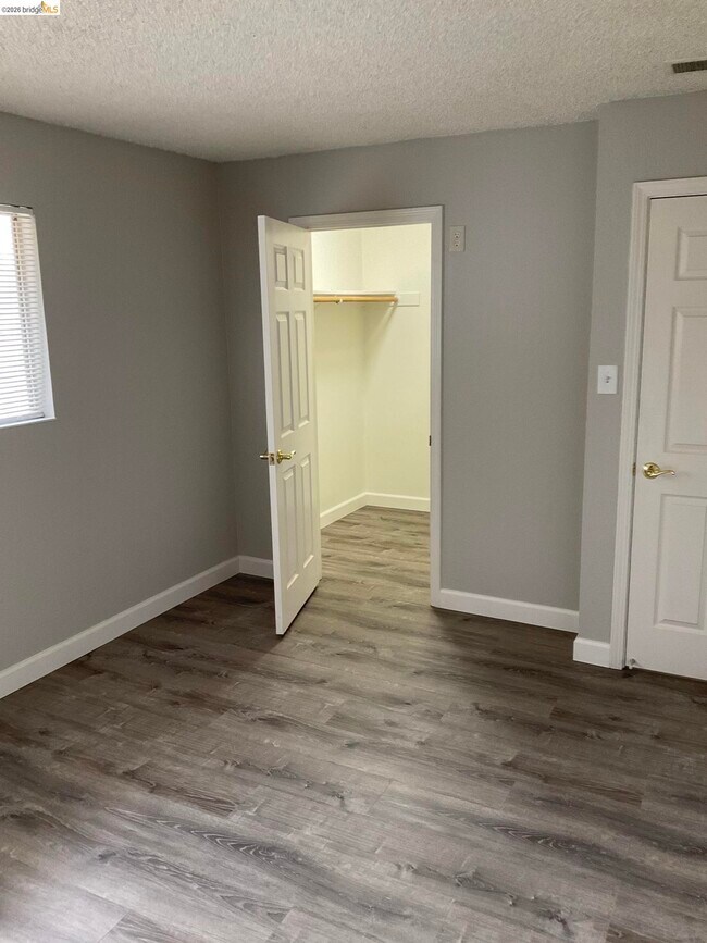 Building Photo - 1202 Sycamore Dr