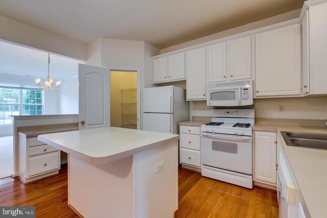 Building Photo - 13129 Park Crescent Cir