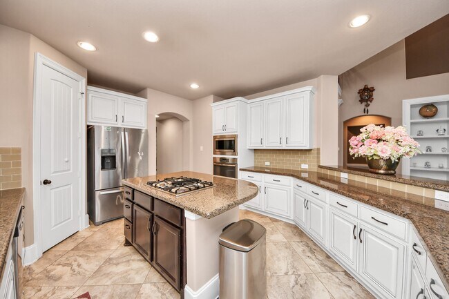Building Photo - 2895 Ragusa Ln