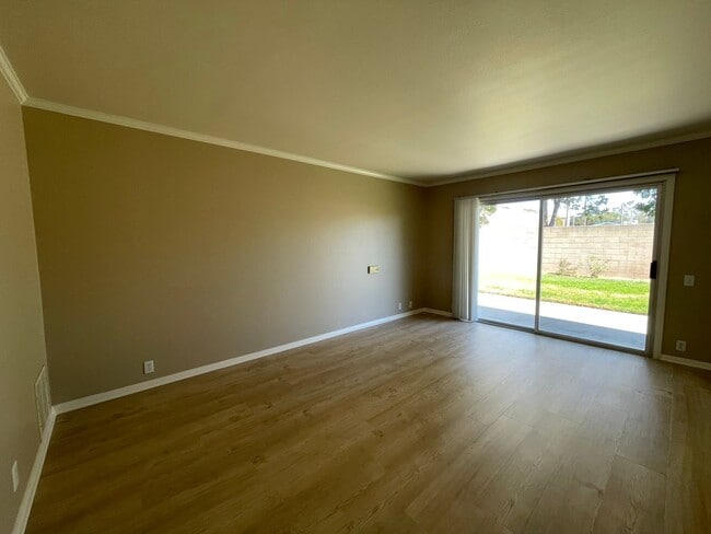 Building Photo - Recently Remodeled 4 Bedroom 2 Bath Single...