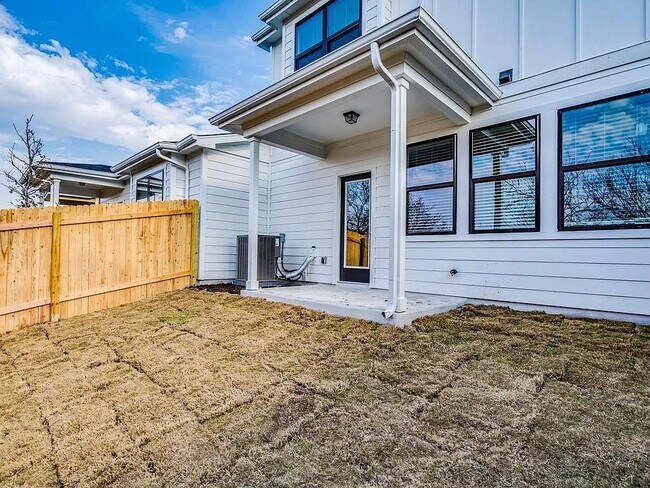 Building Photo - 515 Fieldwood Dr