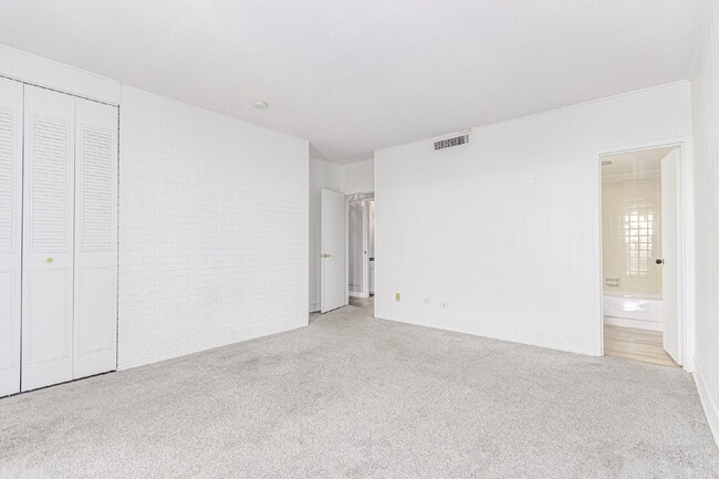 Building Photo - 3131 E Alameda Ave