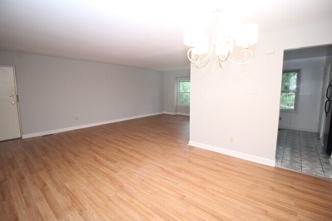 Building Photo - 349 Homeland Southway