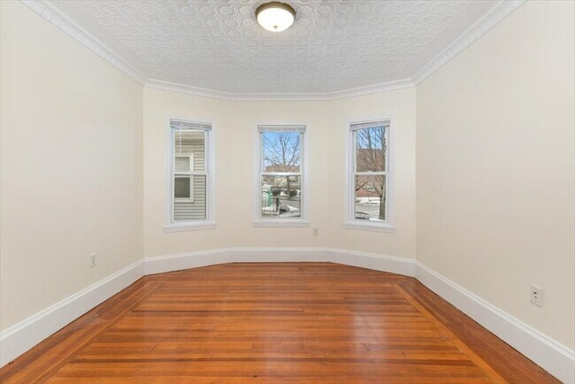 Building Photo - 335 Salem St