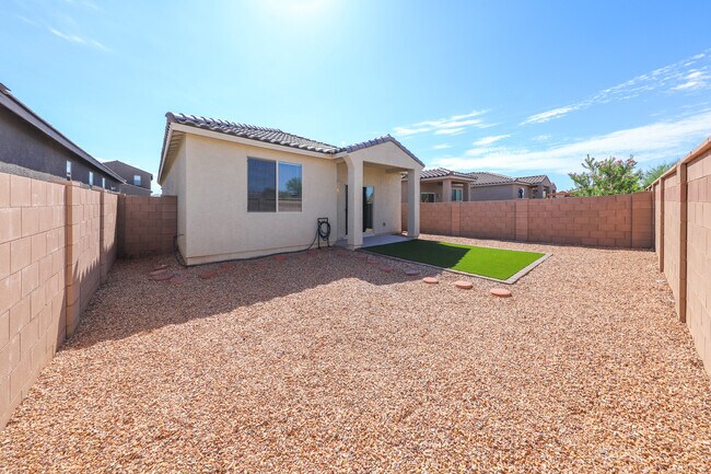 Building Photo - 4882 E Greenway Wash Dr