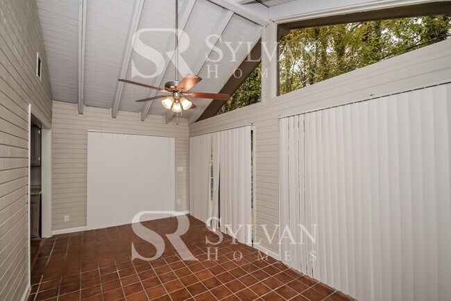 Building Photo - Luxury, Location, and Convenience, it is all HERE!