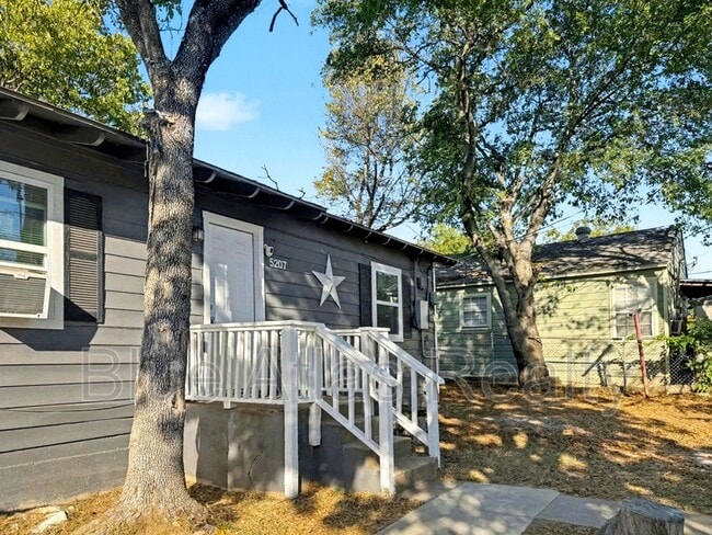 Building Photo - 5207 Spruce St