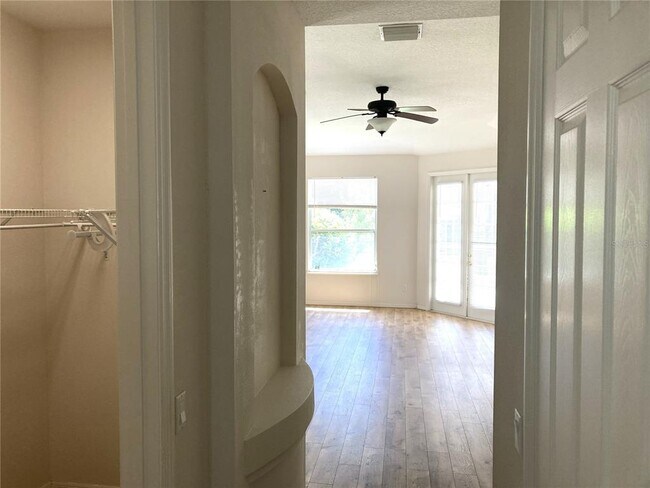 Building Photo - 8837 Oak Landings Ct