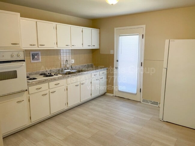 Building Photo - 4081 Esseldale Dr