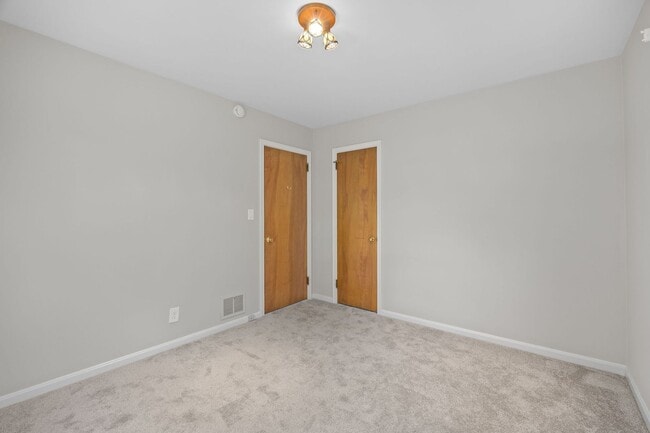 Building Photo - Delhi Township- Cute Single Family 4 bed, ...