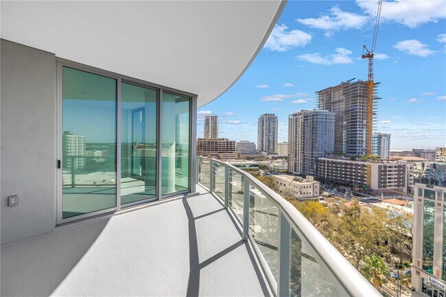 Building Photo - 400 Central Ave