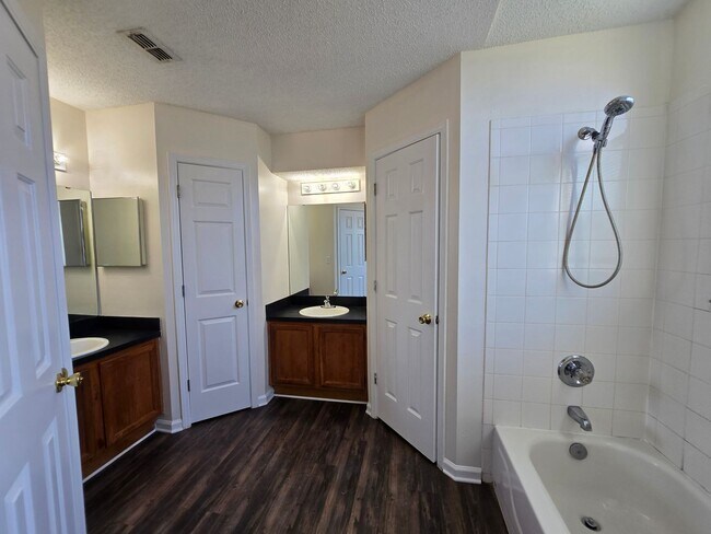 Building Photo - Westchase Manor – 3/2 SF Home Voucher Prog...