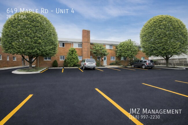 Building Photo - 649 W Maple Rd