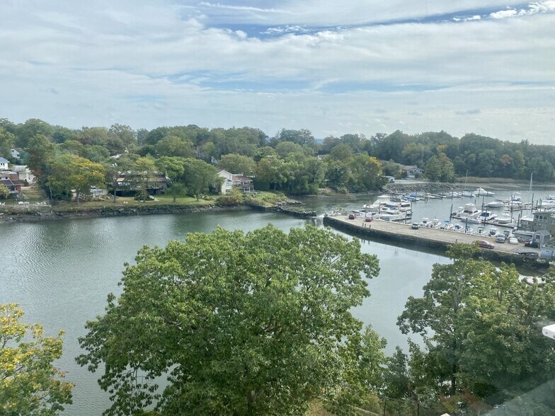 Building Photo - 333 Pelham Rd