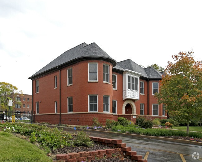 Primary Photo - 4371 W Pine Blvd