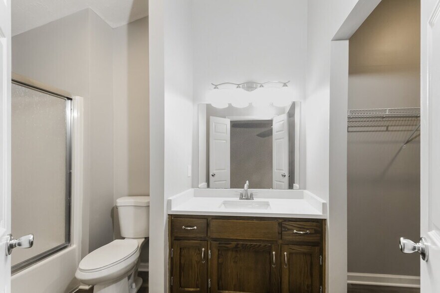 Building Photo - 7667 Bayridge Dr
