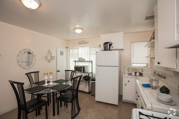 Building Photo - 2328 Virginia Ave