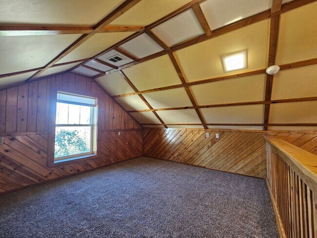 Building Photo - Studio Home Knotty Pine Cottage