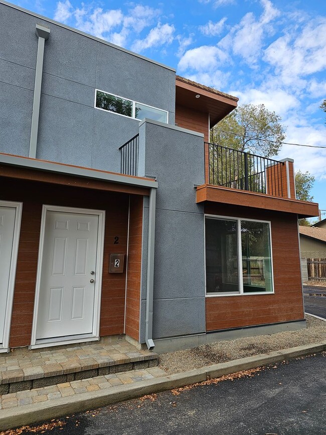 Building Photo - Beautiful New Construction Duplex in Carso...