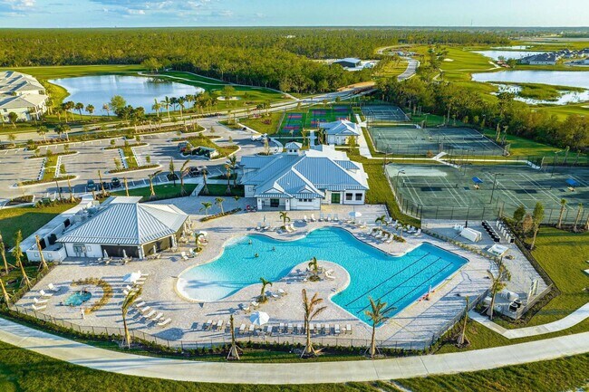 Building Photo - GOLF MEMBERSHIP - FANTASTIC VEWS- 3RD FLOO...