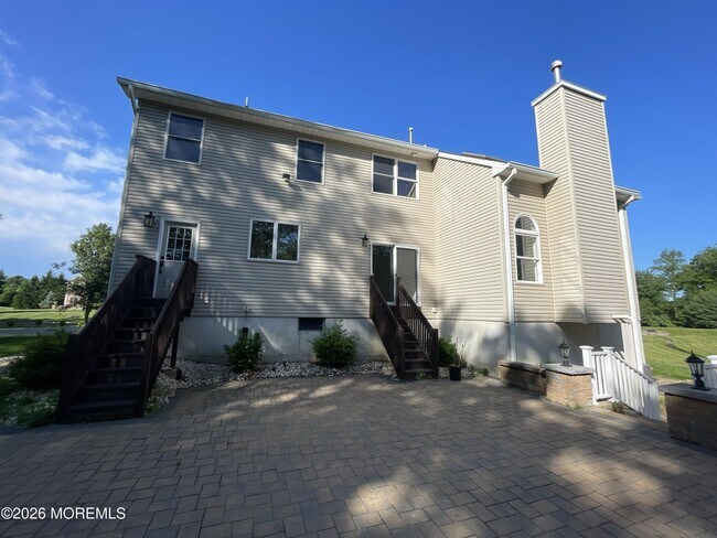 Building Photo - 15 Hope Dr