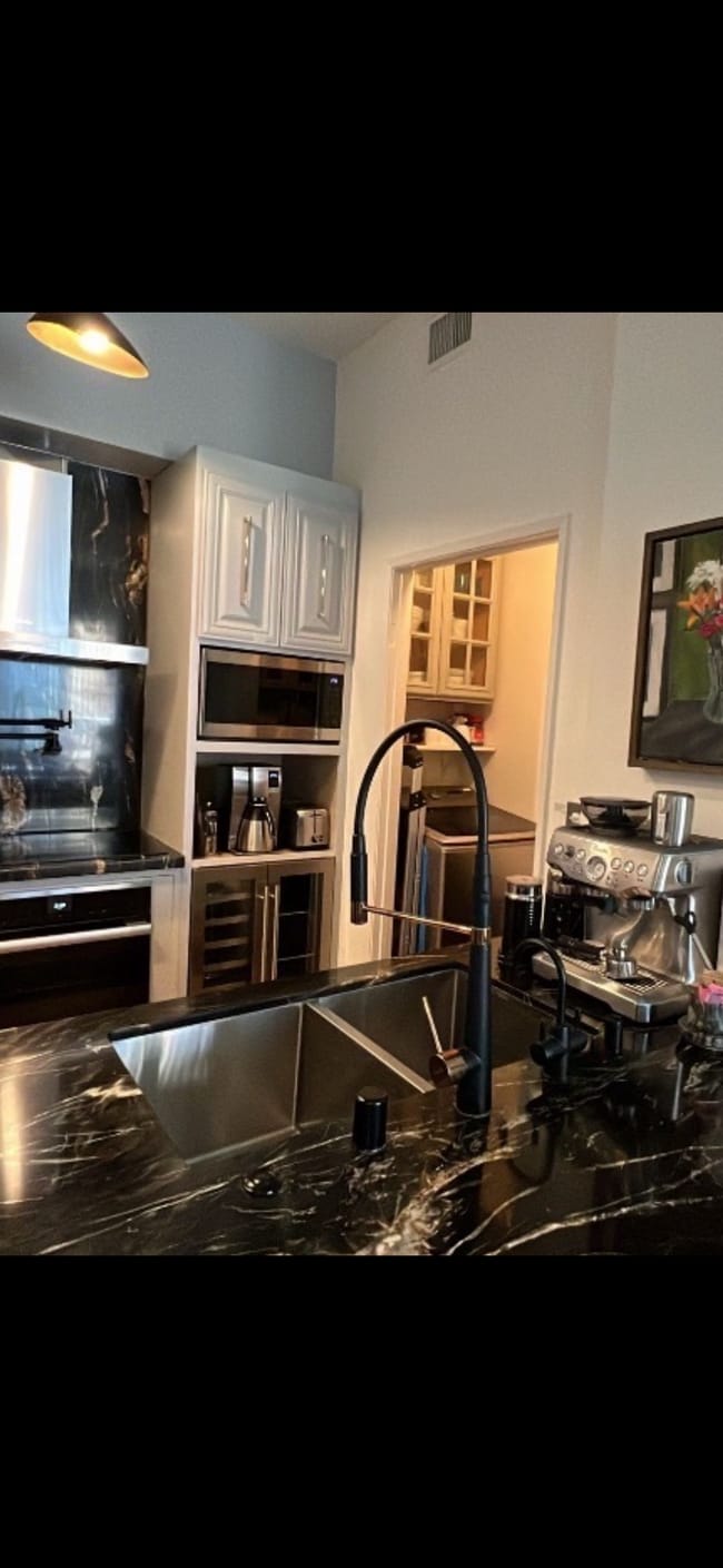 Kitchen counter - 388 E Ocean Blvd