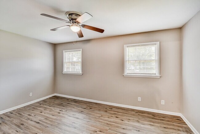 Building Photo - 1617 Bobolink Ln NE