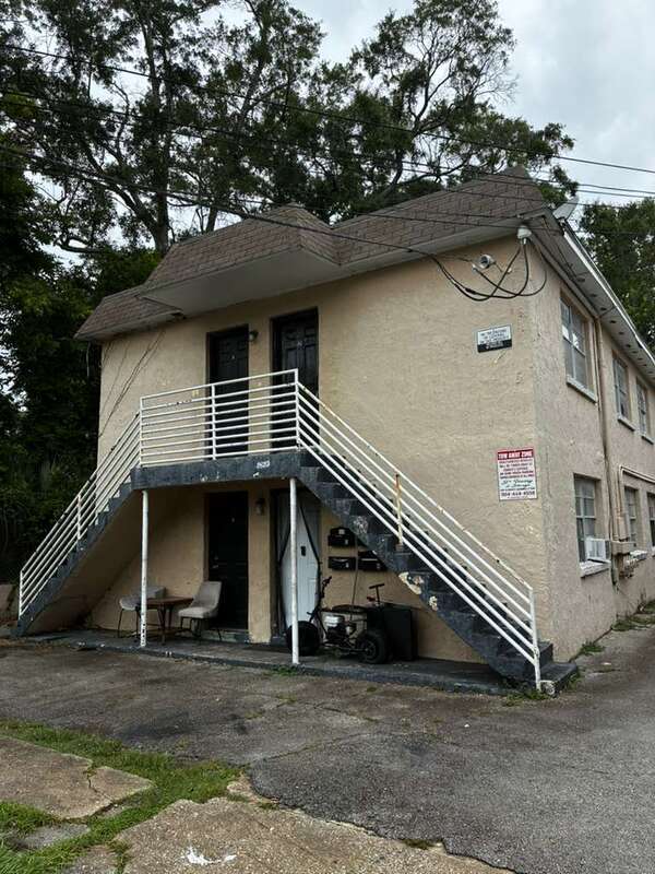 Building Photo - 1823 W 6th St