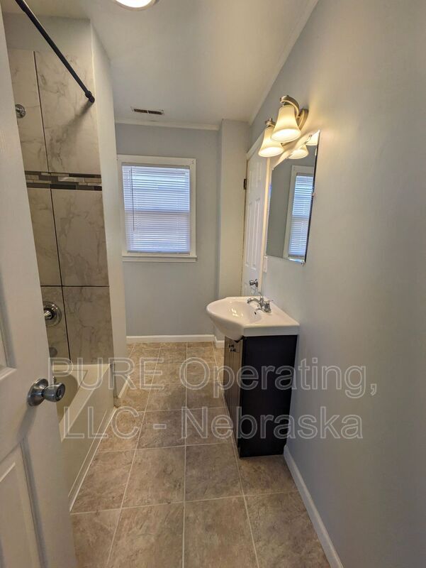 Building Photo - 1115 William St