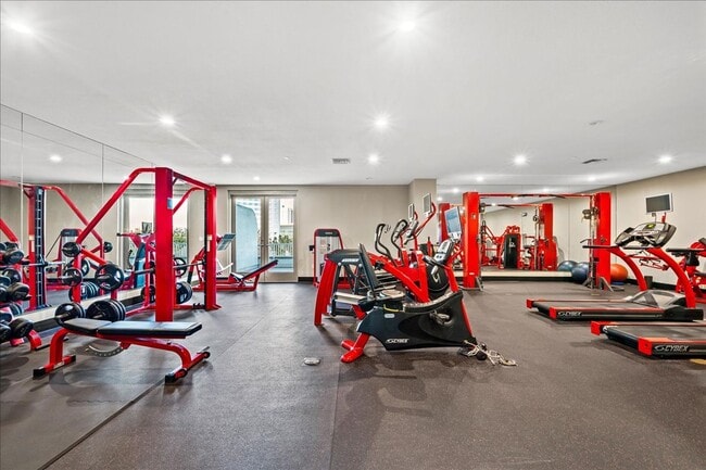 Building Photo - Fabulous Highrise Condo with Stripe Views!