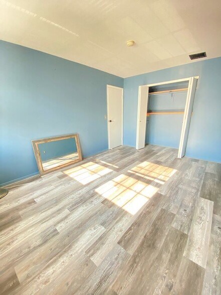 Building Photo - 1404 Sara Cir