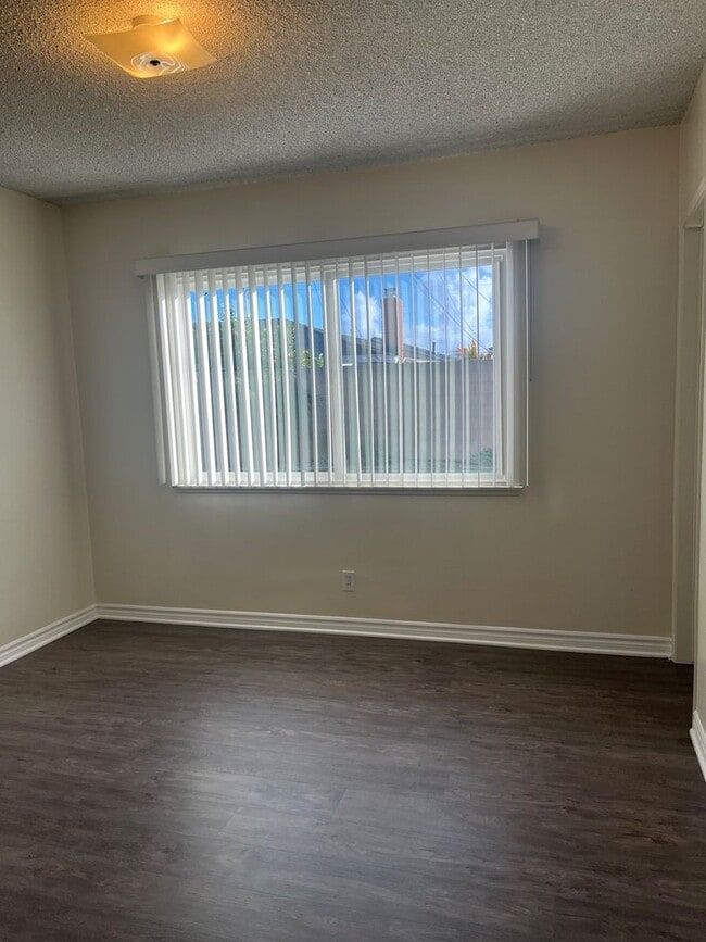 Building Photo - Beautiful 4 Bedroom Home in Huntington Beach
