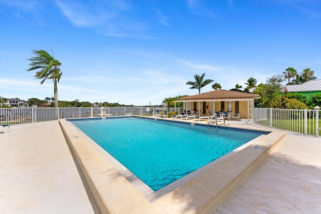 Building Photo - 478 Tequesta Dr