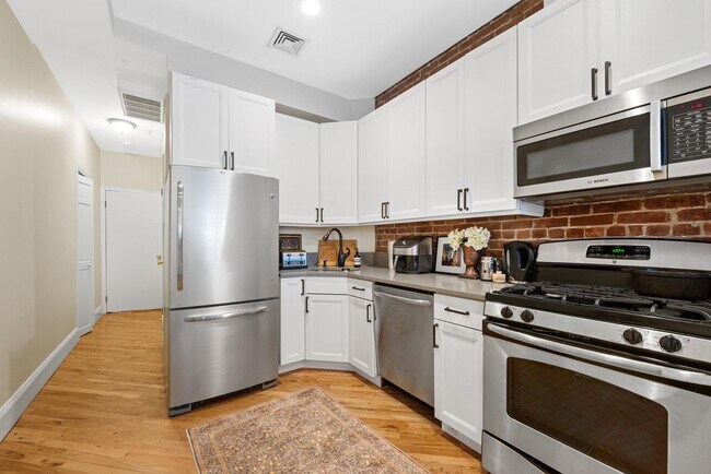 Building Photo - 123 Willow Ave