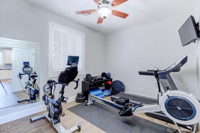 Building Photo - Luxurious 5BR Home in Award-Winning Power ...