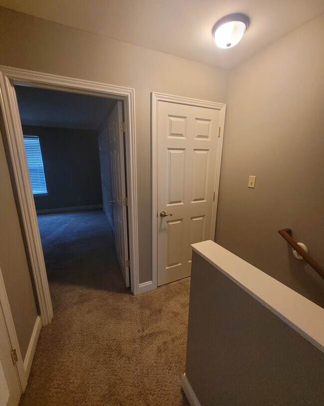 Building Photo - 8 Townhouse Cv